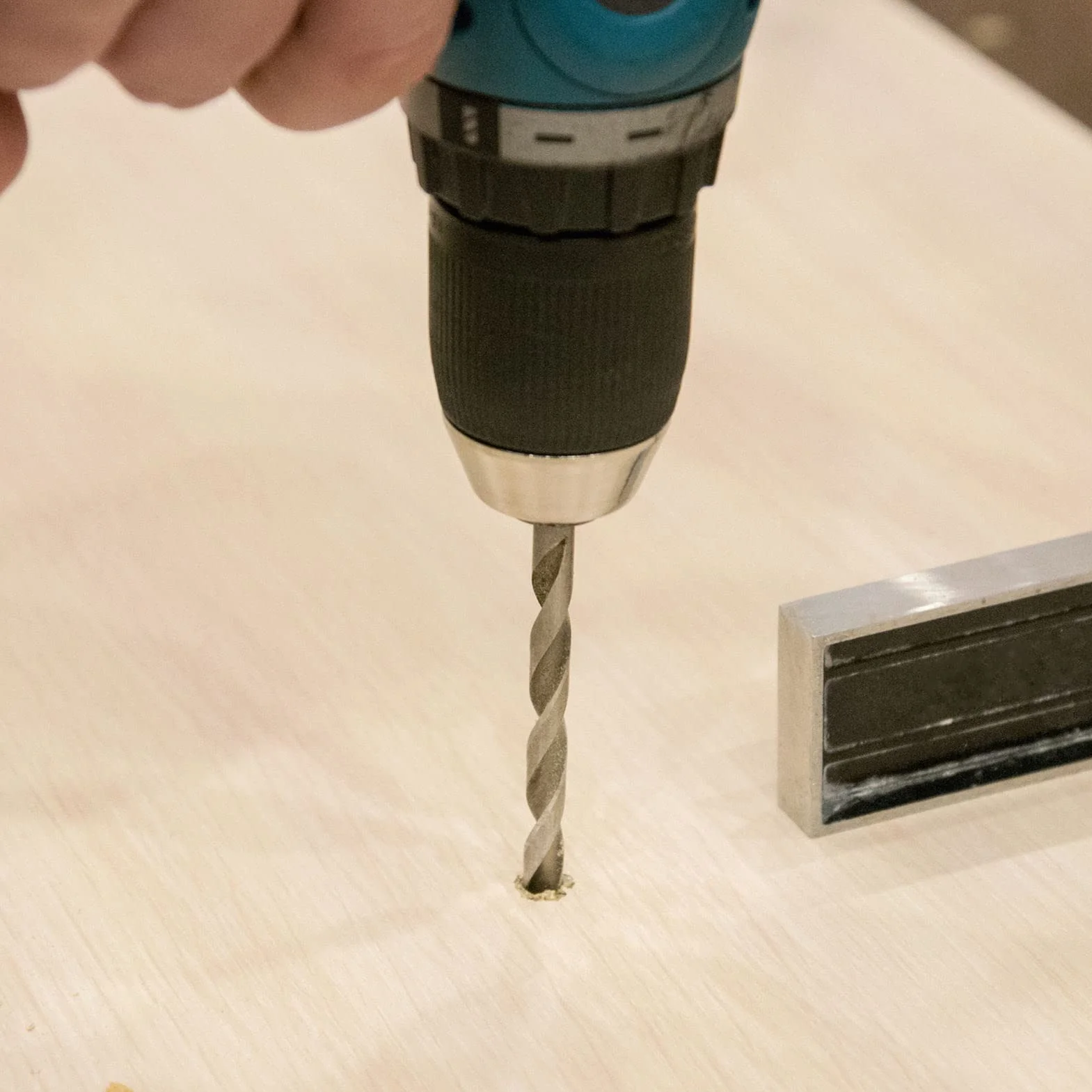 5 Pezzi Set Punte Trapano con Gambo Dritto HSS Utensile Taglio,2-5 mm Trapano legno,Punta Twist metallo Power Tools,Gambo Dritto Rivestito in Titanio Piccola Resistenza Taglio