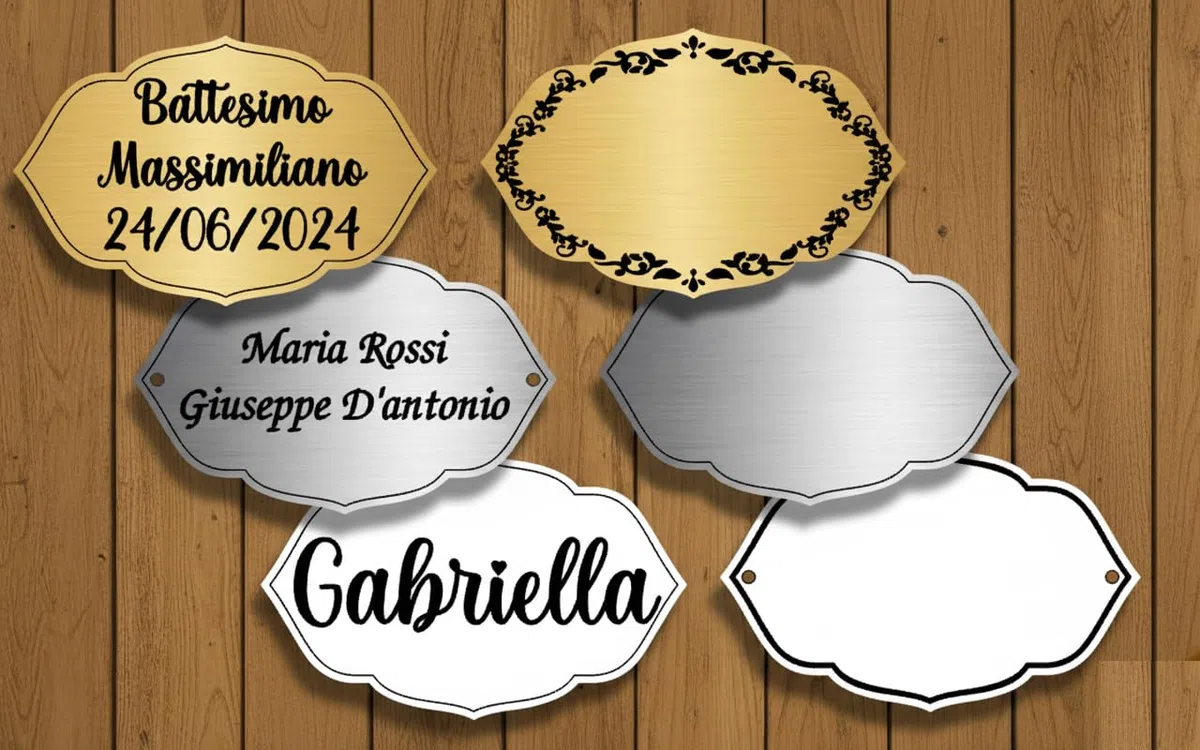 Targa Porta Ingresso Personalizzabile Oro, Argento o Bianco - Nome, Indirizzo, Famiglia, Design a Scelta, Targhetta Fuoriporta Laser Incisa (MODELLO 3)