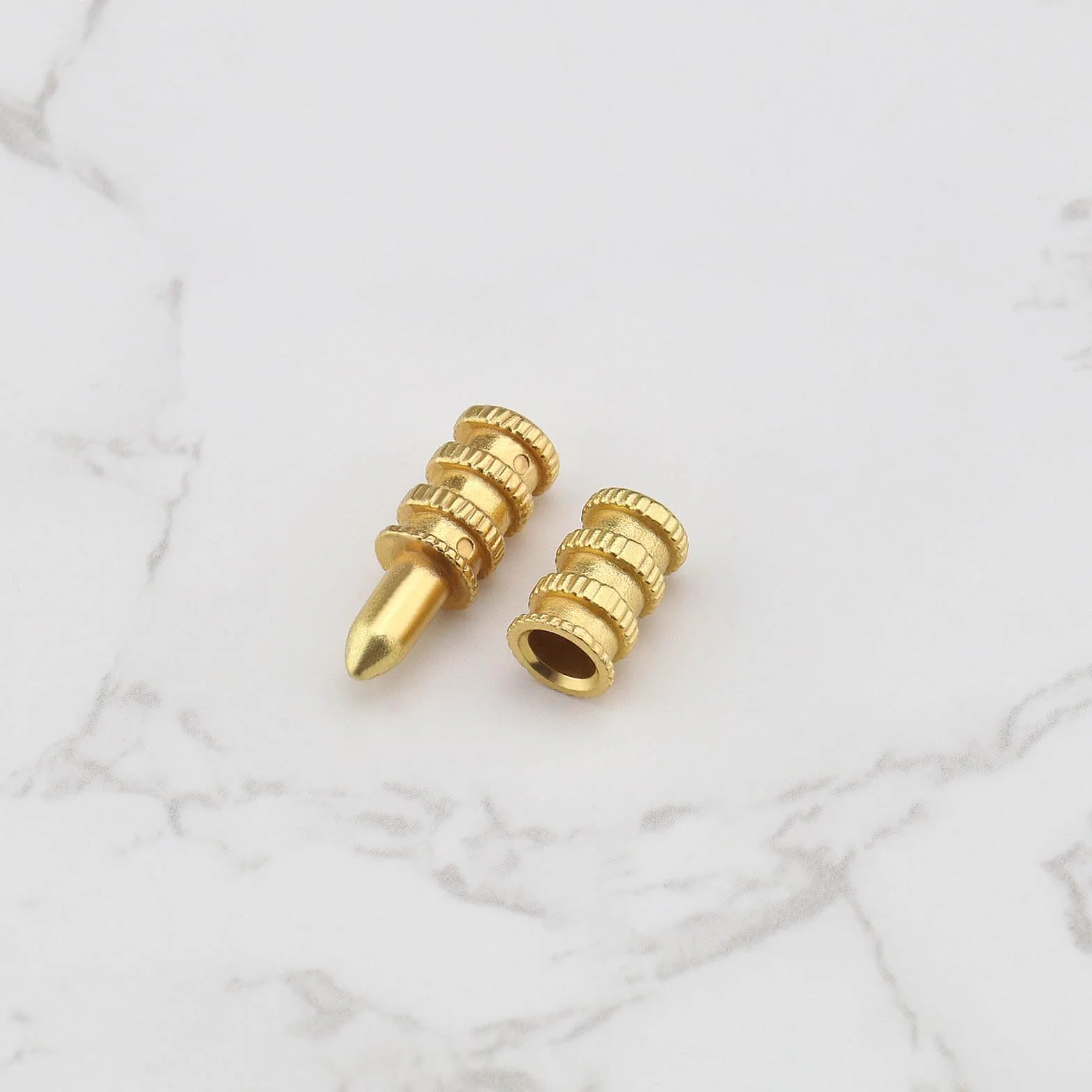 20 connettori a manicotto per bulloni da tavolo, set di punte di precisione in rame, per tavolo da pranzo, perni per tasselli per mobili in legno, armadietti, sedie da tavolo, 8 x 28 mm