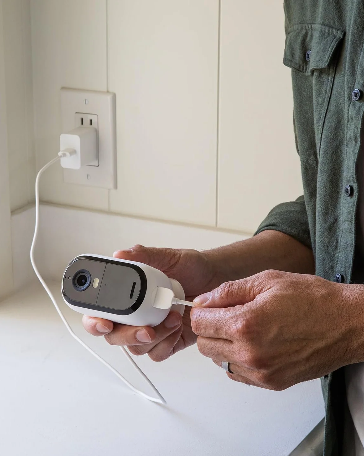 Arlo Essential 2 Cavo di Ricarica Magnetico 7,6 m, per Telecamera WiFi Esterno, Bianco, Compatibile con Telecamera di Sicurezza Essential HD +2K +XL, Accessorio Certificato, VMA5700-100PES