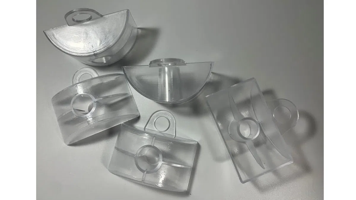 Distanziatore in polistirene PS trasparente, con occhiello laterale (profilo sinus 76/18, distanziatori)
